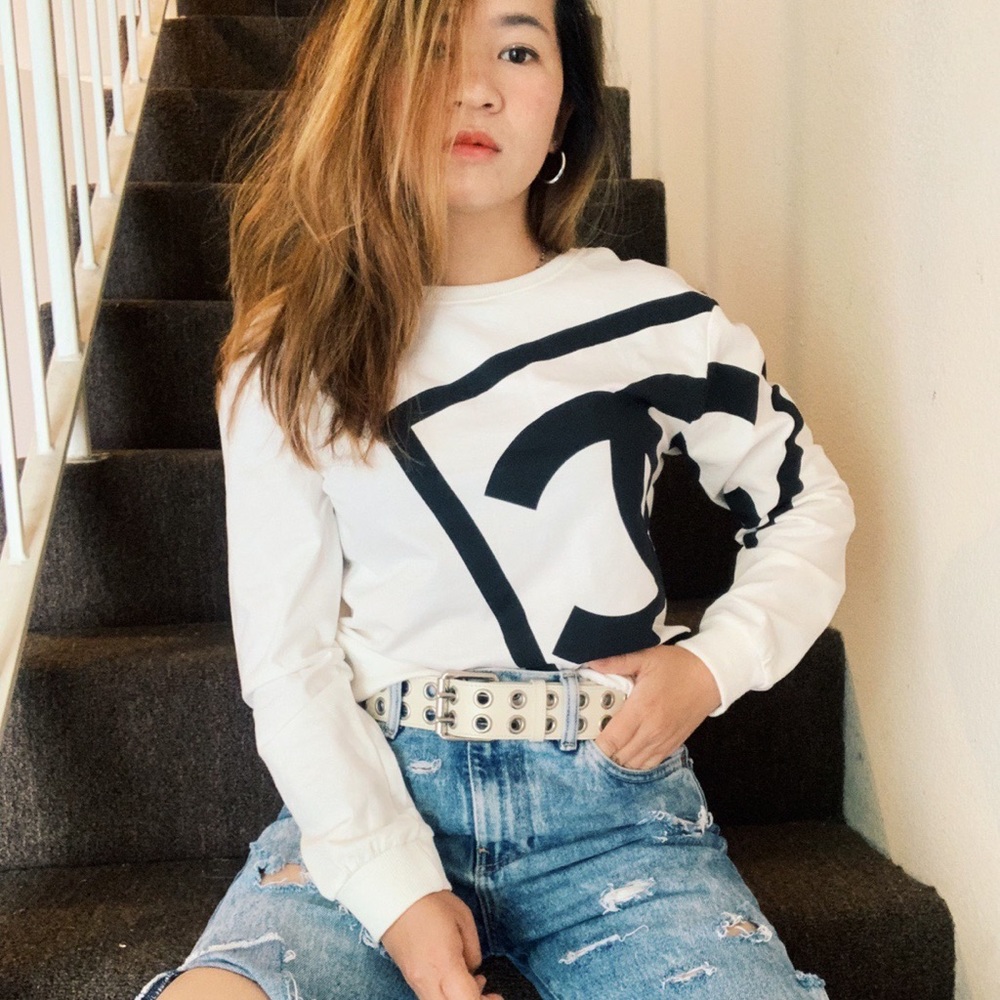 White long sleeves top